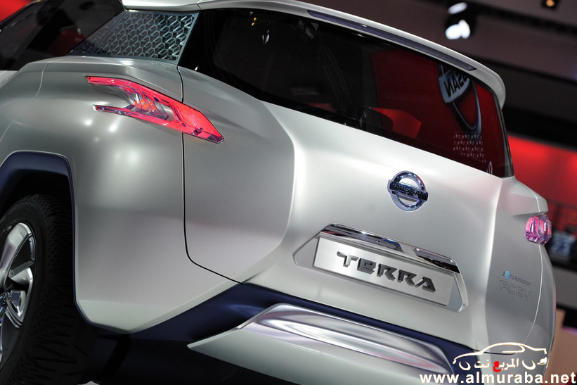 نيسان تيرا 2013 تكشف نفسها في معرض باريس وتعمل بخلايا الطاقة الهيدروجينية Nissan TeRRa 9